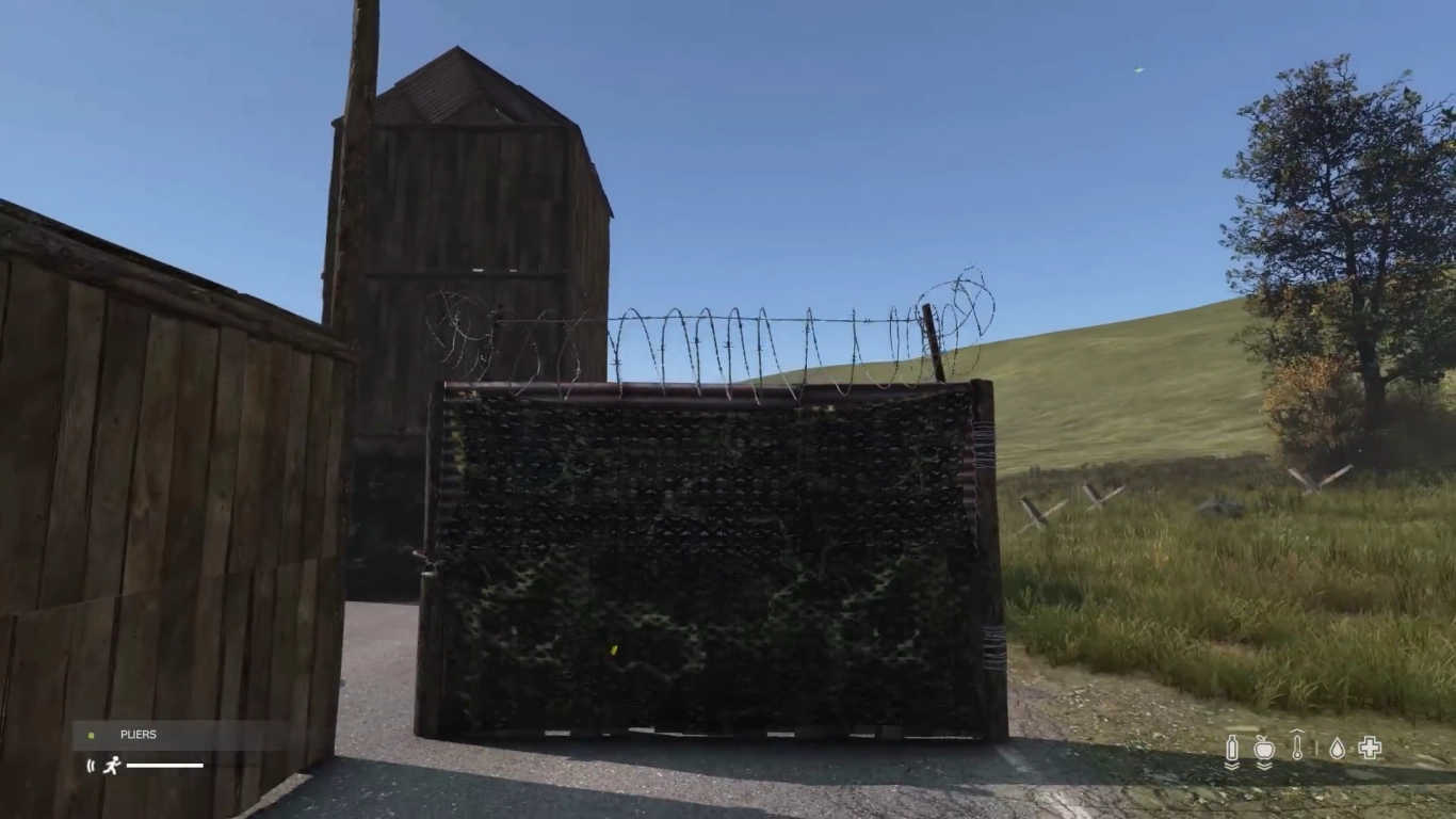 Fence gate in DayZ with combination lock